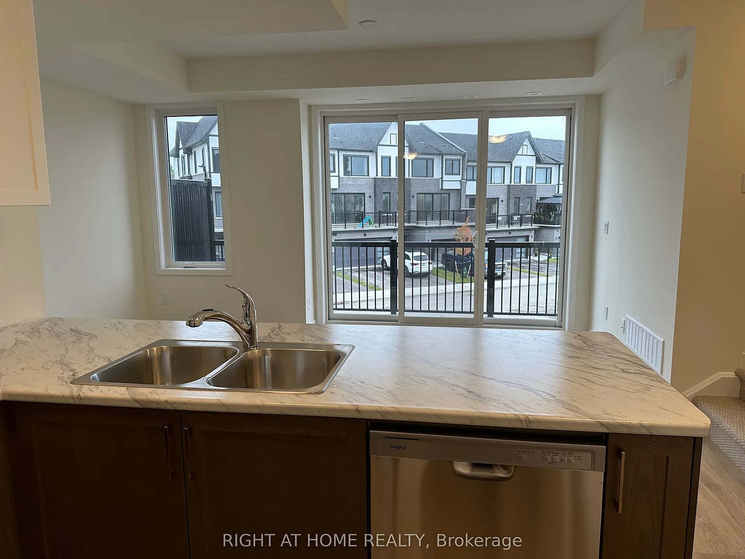 2 bed, $2,300 — Photo 4