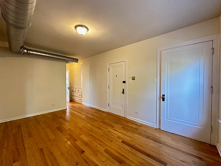 1253 W Henderson St #3 — Photo 6
