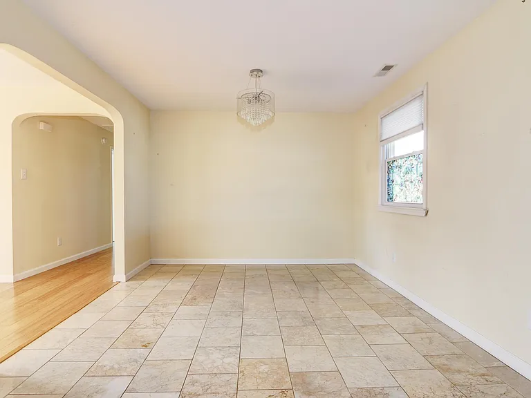 361 N Richmond Ave — Photo 9