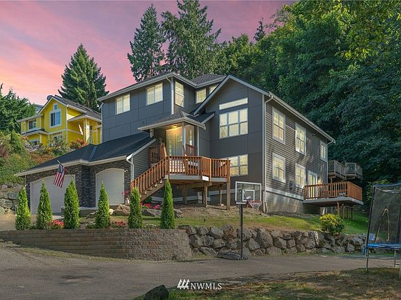 3rd image of 2732 W Mukilteo Blvd