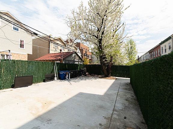 5th image of 227 Winthrop St #1B