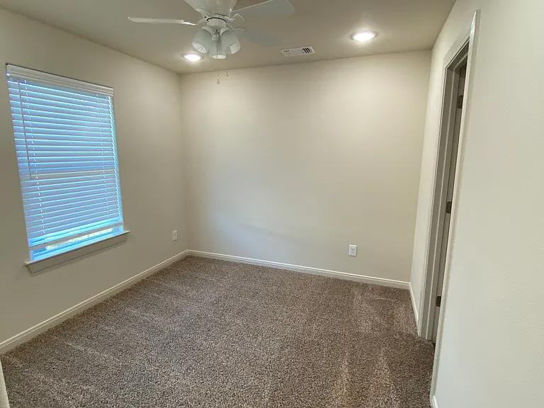 420 E Shepherd St — Photo 14