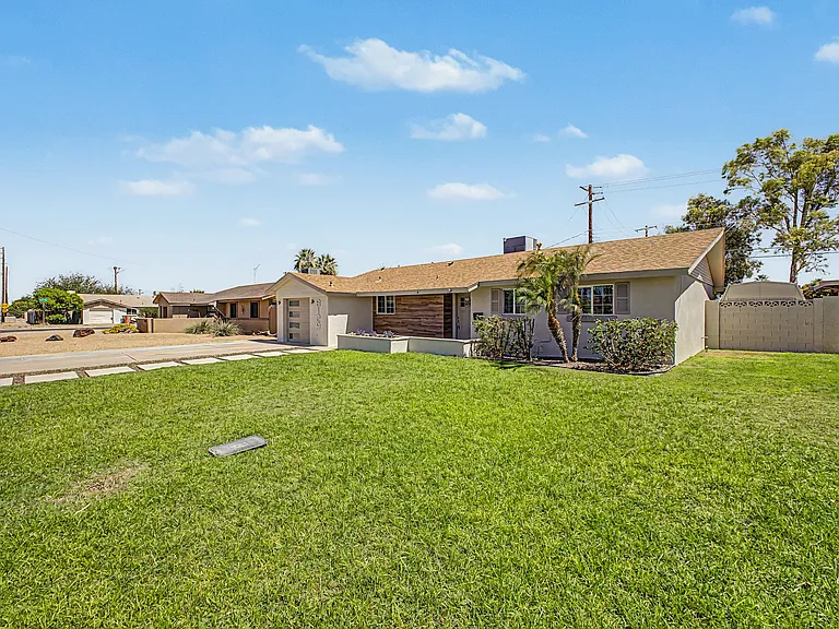 8129 E Oak St — Photo 30