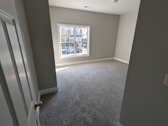 4th image of 100 Licorice Dr