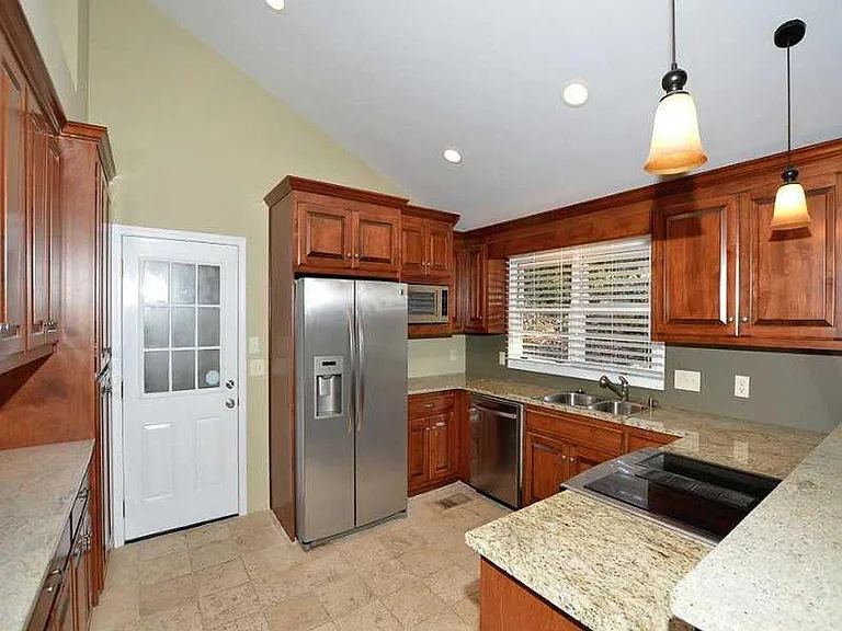 1019 Crane Rd NE — Photo 7