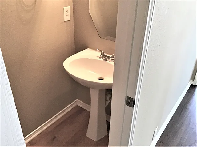 304 Double Oak Ln — Photo 7