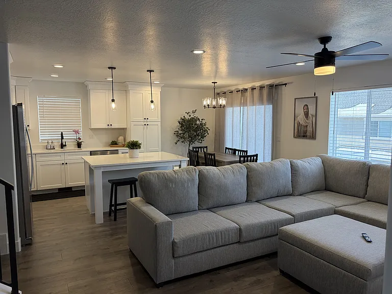 934 N Banner Dr #2 — Photo 2