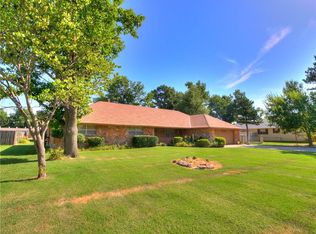 7613 NW 34th St, Bethany, OK 73008