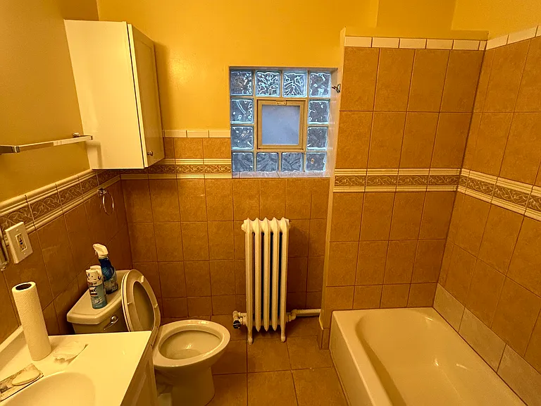 8032 S Green St #2 — Photo 10