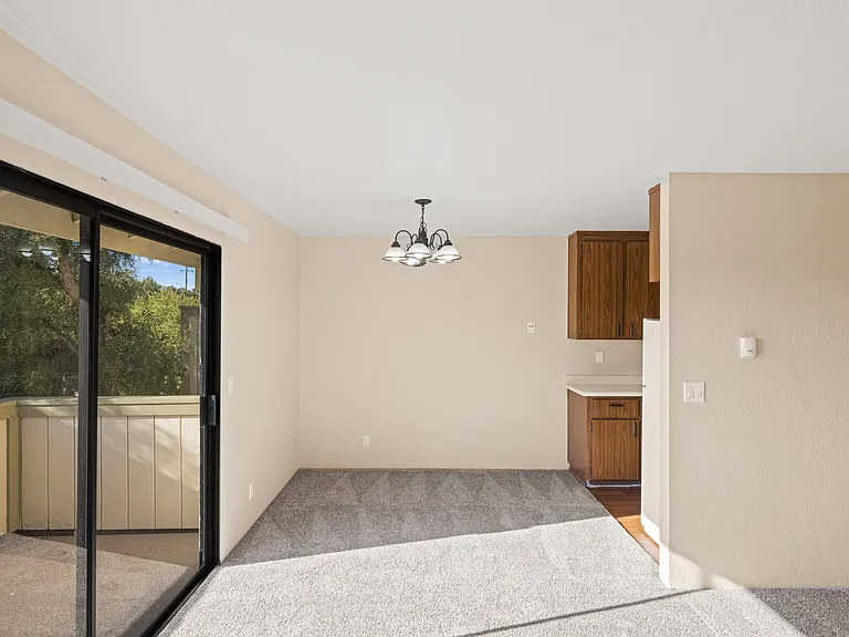 The Peppertree Apartments — Photo 9