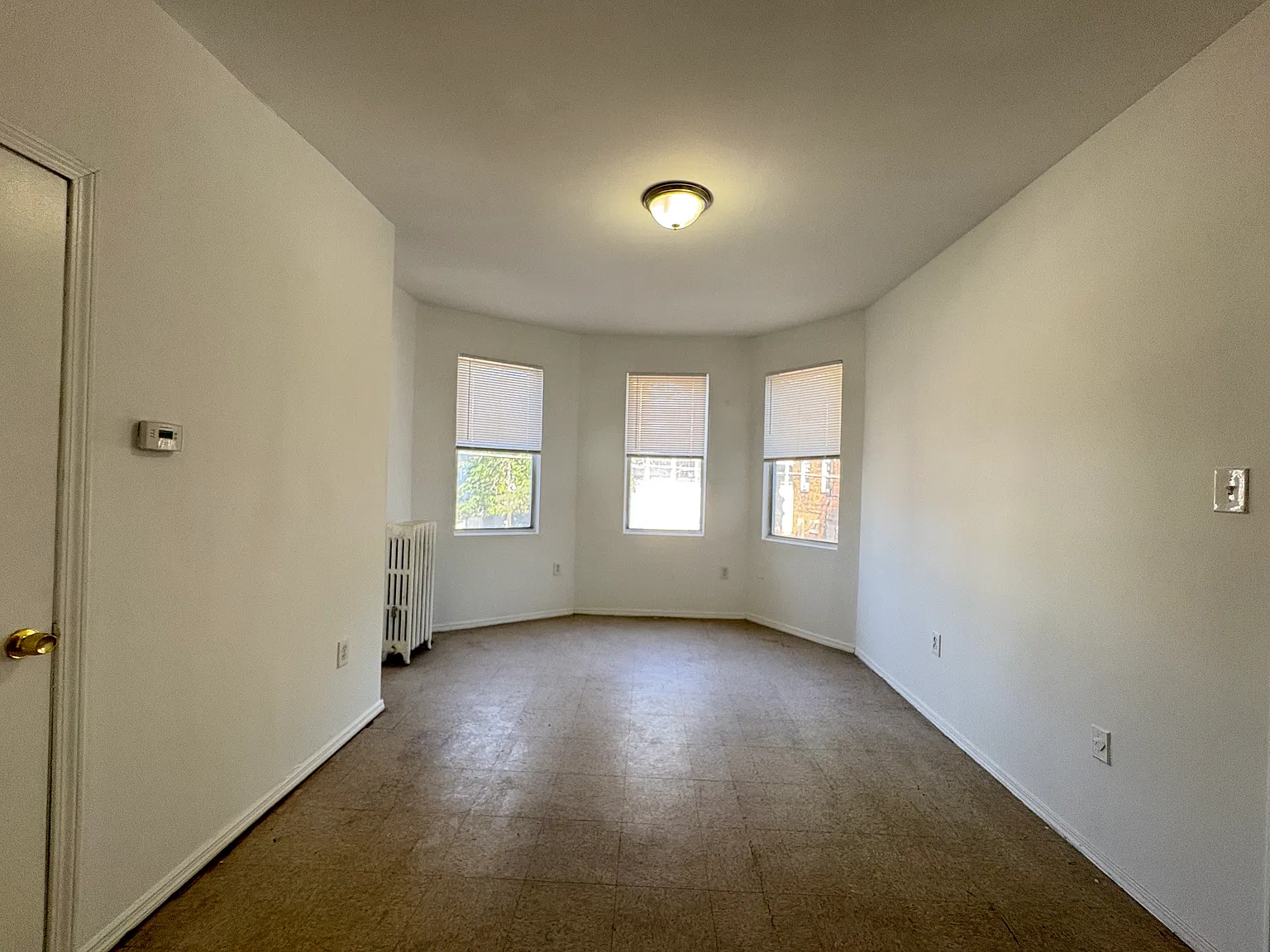 5 bed, 1400 sqft, $2,500 — Photo 3