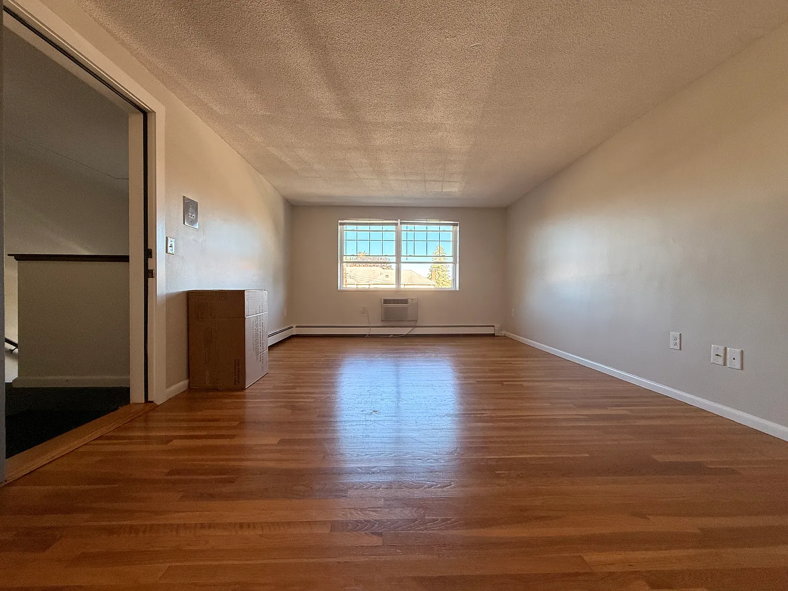 2 bed, 850 sqft, $2,600 — Photo 3