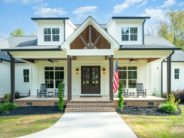 722 Clegg Farm Dr, York, SC 29745