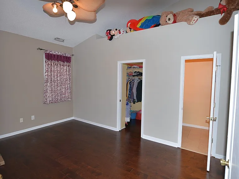 517 Whisper Walk — Photo 11