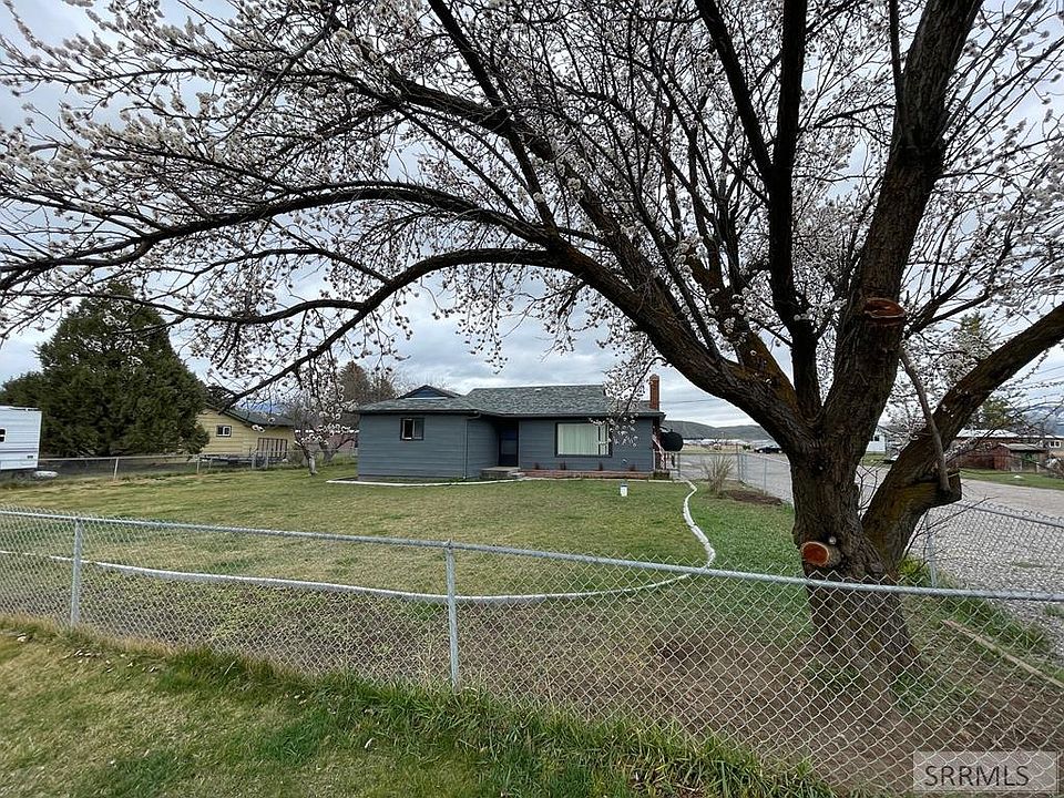 1st image of 2 Chaffin Ln