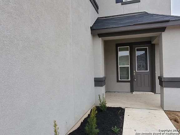 4th image of 576 Valley Gdn