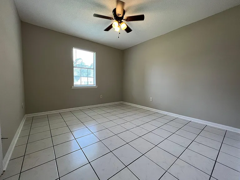 813 Robin Hood Trl — Photo 10