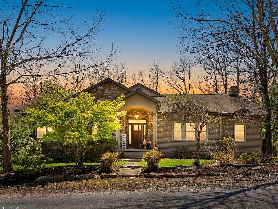 1st image of 220 Lake Dr