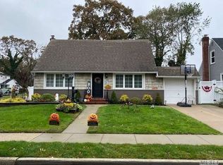 33 New Hampshire Ave, Massapequa, NY