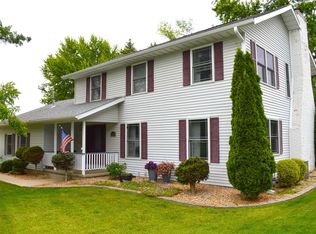 12018 N Woodland Acres Dr, Syracuse, IN