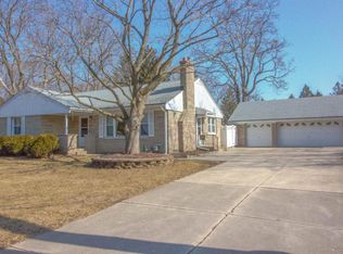 2540 Brookside Ln, Brookfield, WI 53005