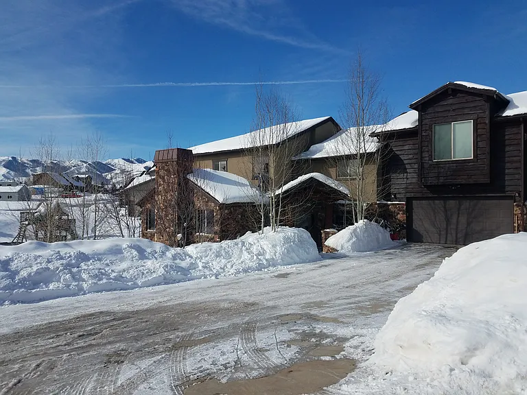 6169 Snowview Dr — Photo 2