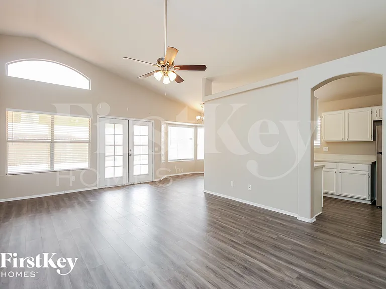 4323 E Aspen Ave — Photo 2