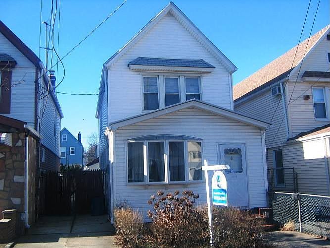 FRONT OF HOUSE