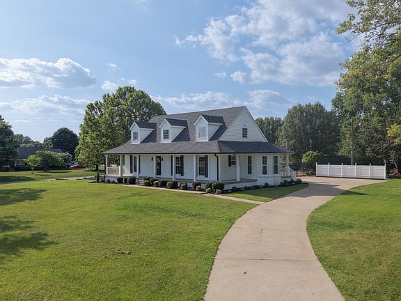 2nd image of 754 Veterans Pkwy