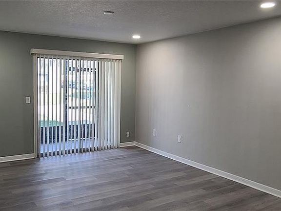 2nd image of 914 Lake Destiny Rd Unit D