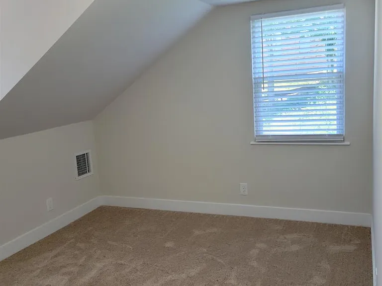 498 Manatawny St — Photo 28