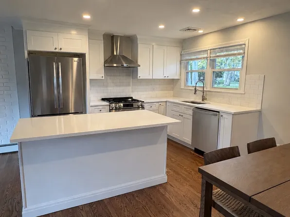 305 Reservoir Ave, Lincoln, RI 02865