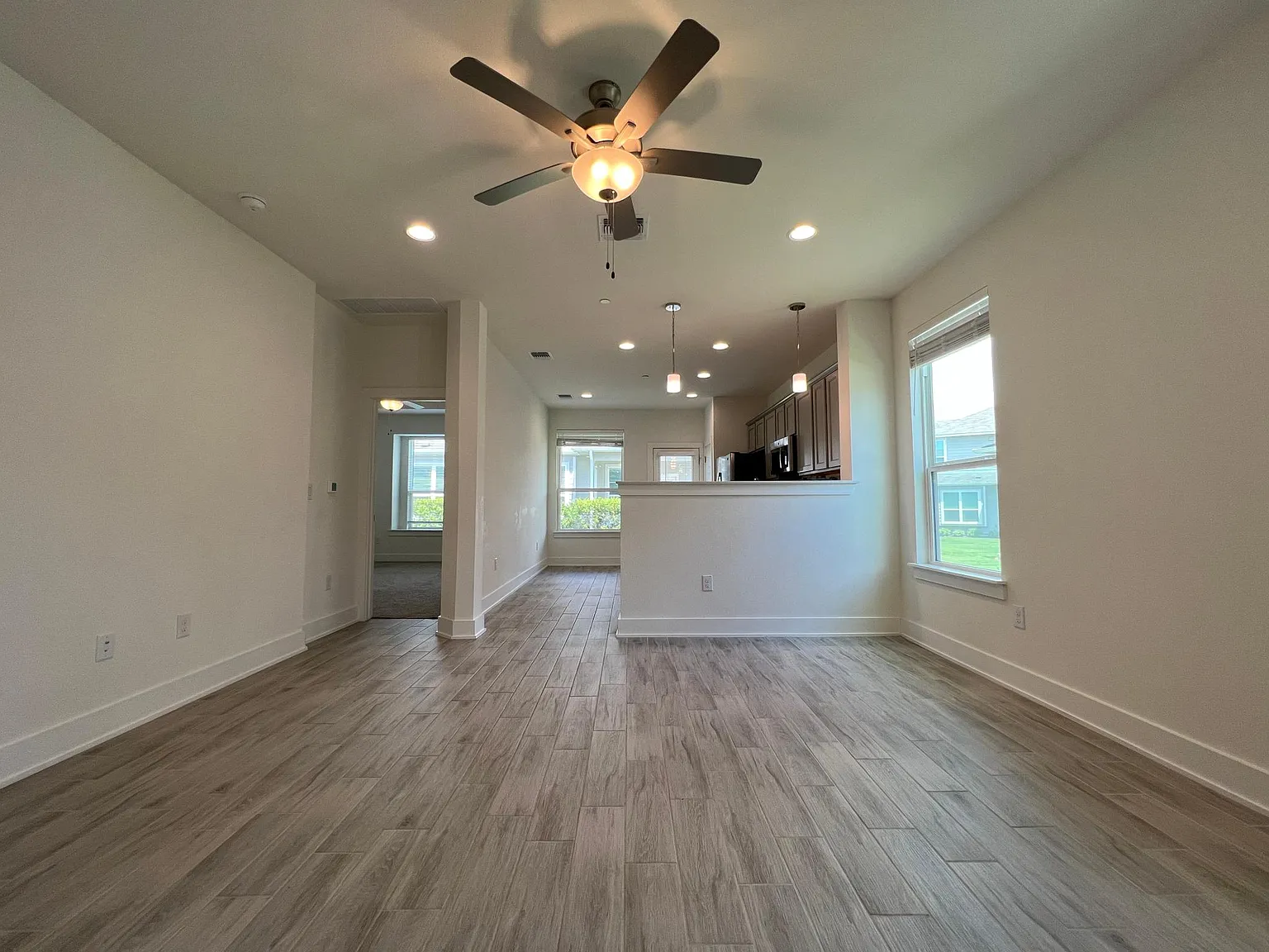 3 bed, 1721 sqft, $2,300 — Photo 1