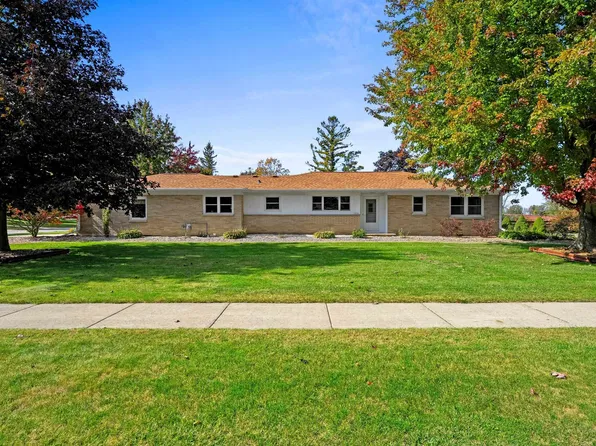 213 Main St, Pulaski, WI 54162