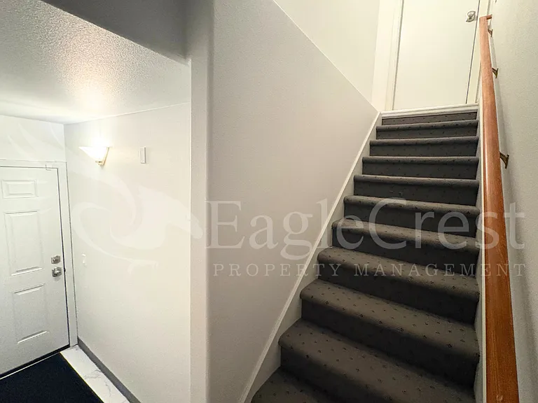 1211 Yellowhawk Way #B — Photo 7