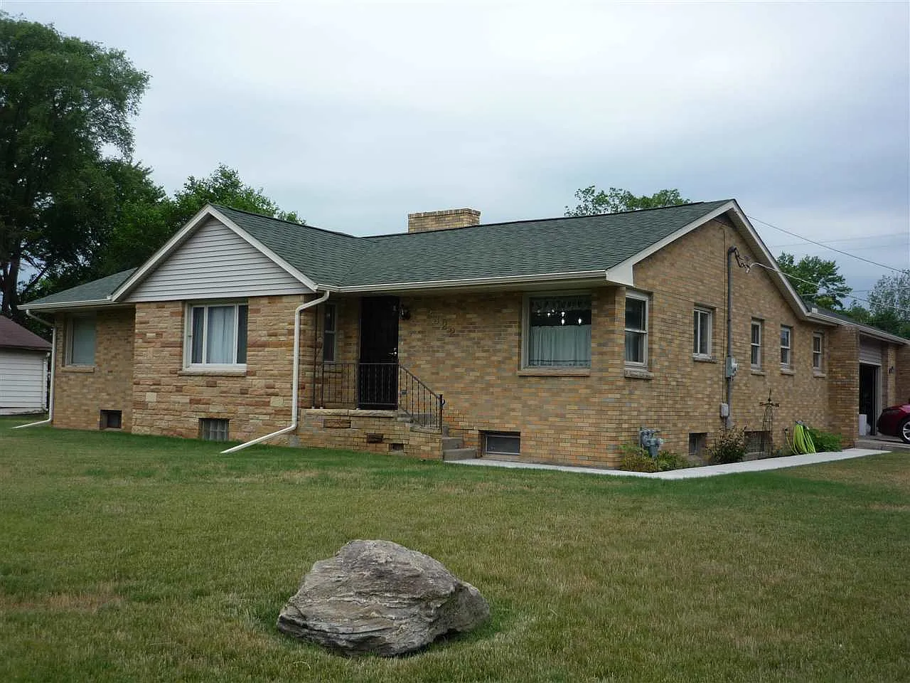 2822 N Rockton Ave photo 1