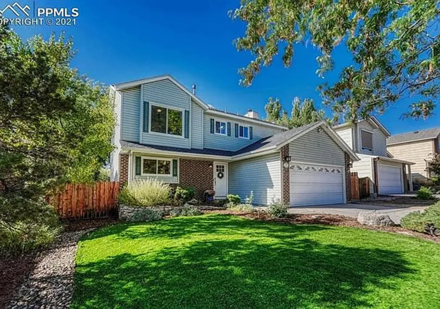 Hot Tub, Fire Pit, Bocce Ball+ - 3 bed/3 bath Oasis - Pets Welcome! — Photo 2