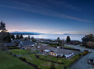 260 Elizabeth Ave, Qualicum Beach, BC V9K 1G8
