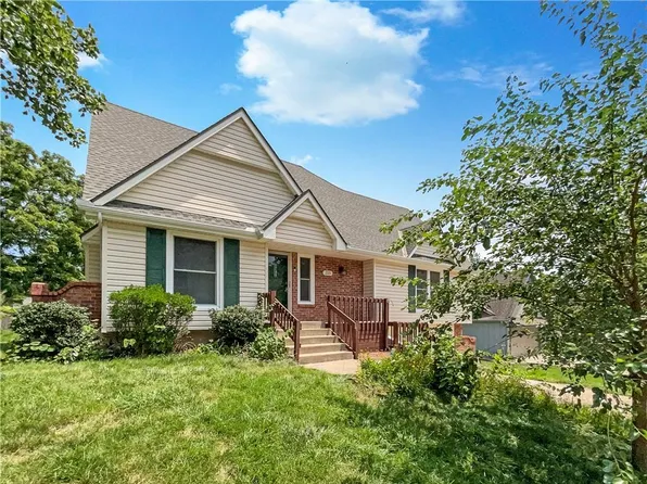 2120 NW 13th St, Blue Springs, MO 64015