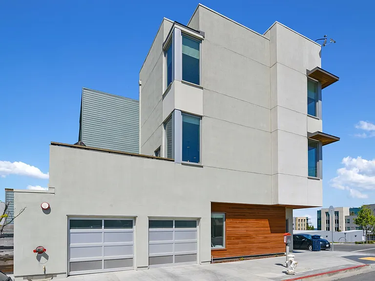 298 Coleman St — Photo 2