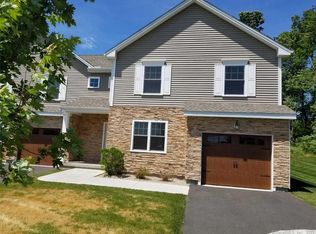 202 Old Village Cir UNIT 202, Windsor, CT 06095