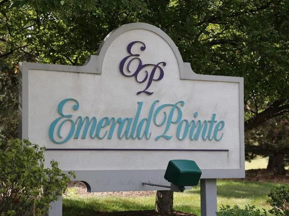 18740 Emerald Cir, Brookfield, WI 53045