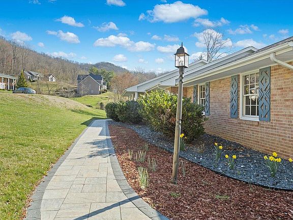 2nd image of 4339 Denbeigh Cir