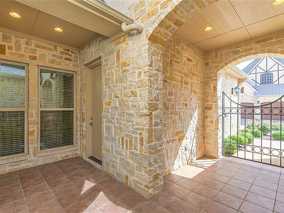5th image of 2538 Vineyard Dr