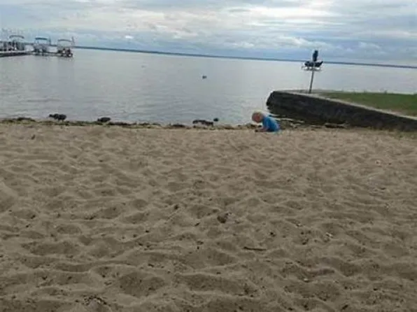 10360 W Shore Dr, Houghton Lake, MI 48629