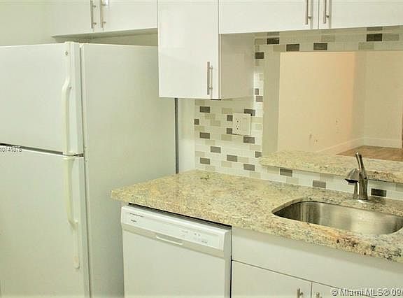 4th image of 1820 SW 81st Ave APT 3108