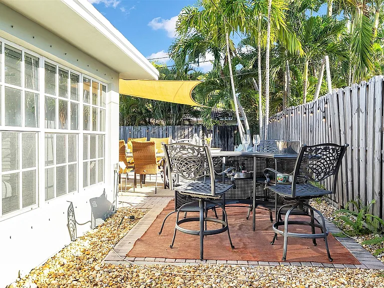 3221 Seaward Dr — Photo 9