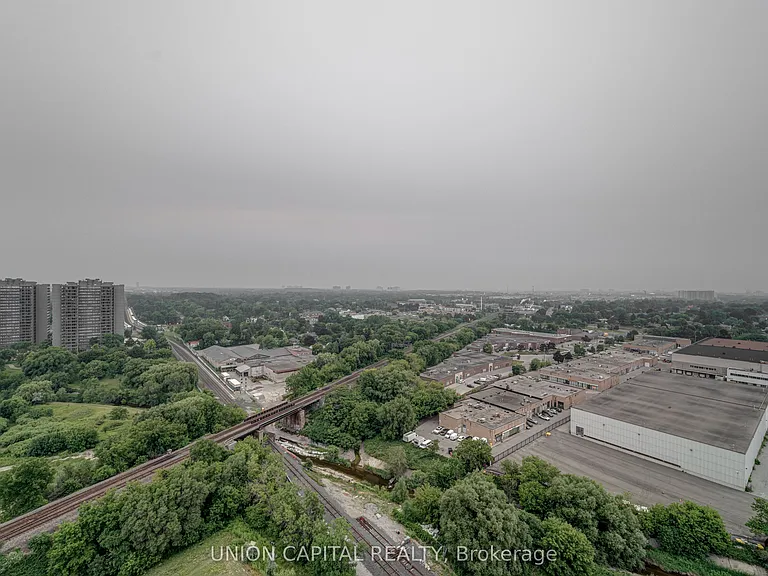 225 Village Green Sq #2010 — Photo 19