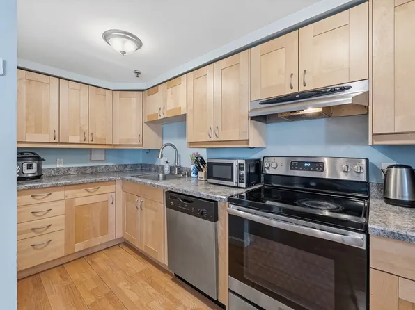 200 Market St APT 217, Lowell, MA 01852