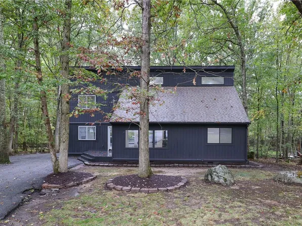 4276 Woodacres Dr, East Stroudsburg, PA 18301
